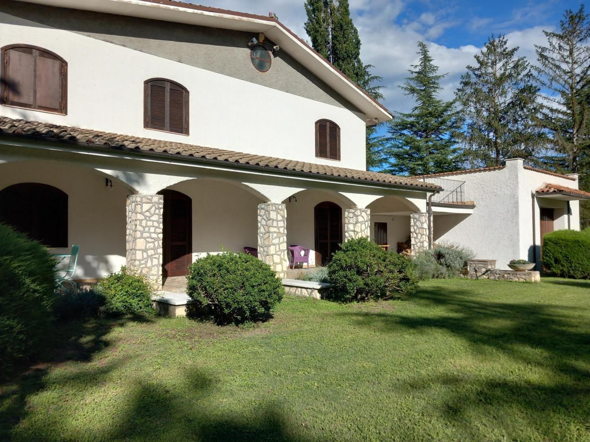 Casa * Monticchio (L'Aquila)
